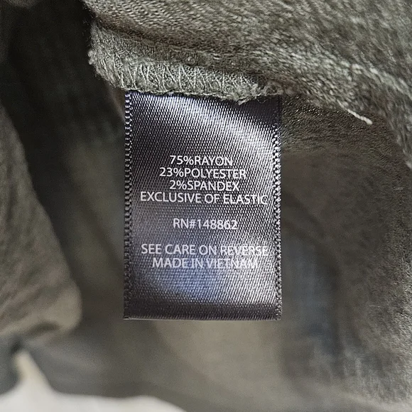 Green Button-Up Women's Top - Picture 3 of 4